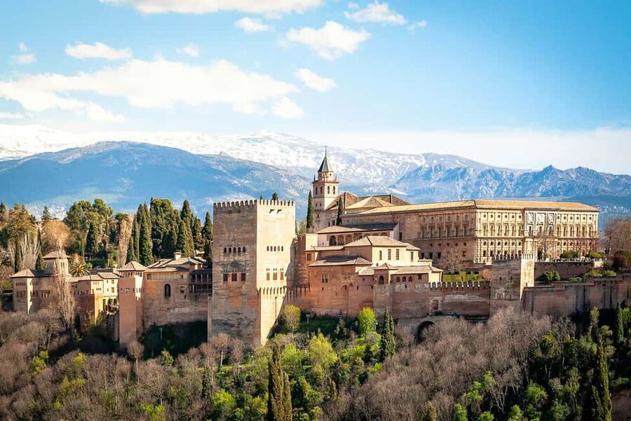 Barcelona: Sagrada Família & Gothic Quarter Walking Tour - Quick Practical Tips for a Smooth 2-Hour Walk