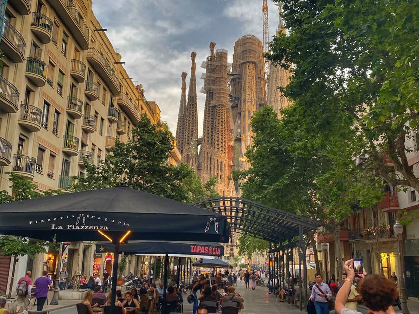 Barcelona: Sagrada Família Guided Tour and Entry Tickets - Optional Nativity Tower Panoramas (And What’s Included vs Not)