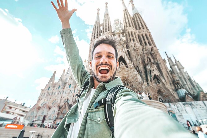 Barcelona: Sagrada Familia Guided Tour with Fast Track Access - Where the tour starts and how the route ends