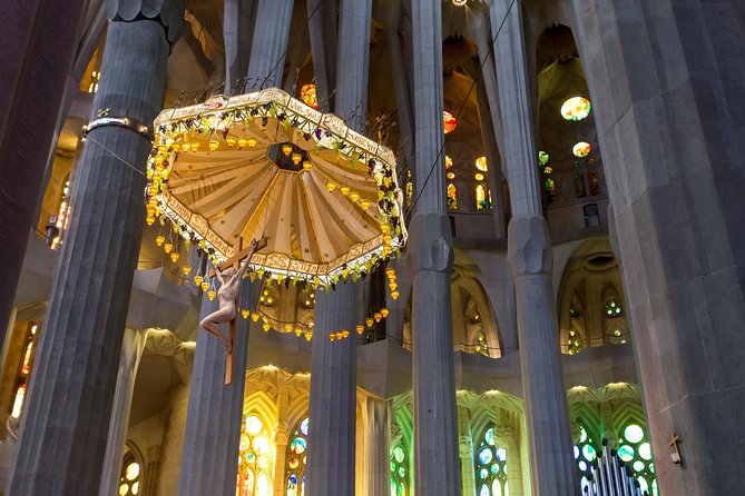 Barcelona: Sagrada Familia Guided Tour with Fast Track Access - Small-group upgrade: 9 people max vs the general max