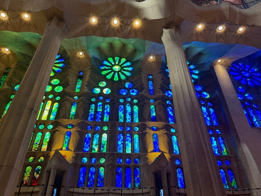 Barcelona: Sagrada Familia Guided Tour with Skip the Line - Meeting at C/ de Mallorca: Where You Start and How It Feels