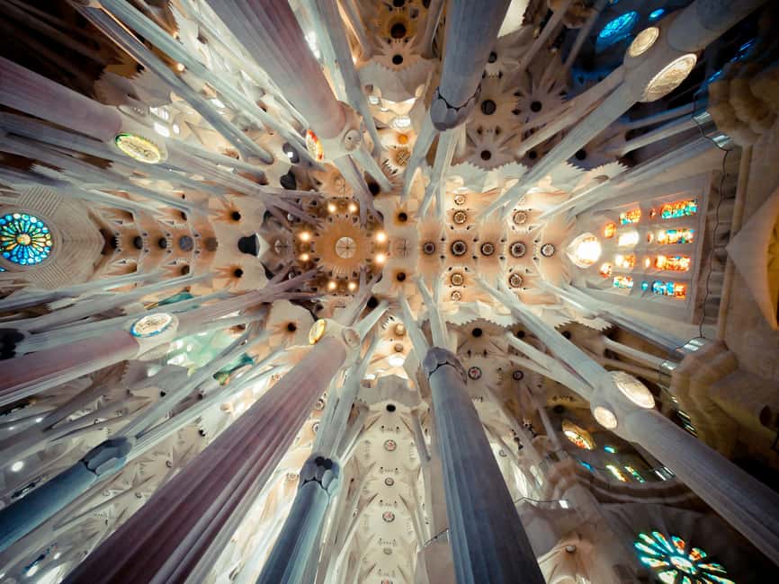 Barcelona: Sagrada Familia Guided Tour with Tickets - Entering Barcelona’s most famous church without the waiting