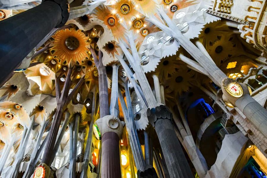 Barcelona: Sagrada Familia Guided Tour with Tickets - Meeting point reality: where you’ll check in