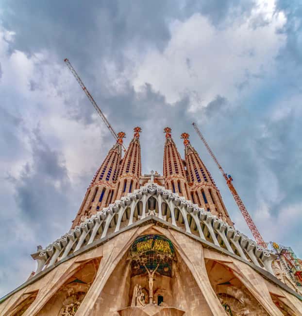 Barcelona: Sagrada Familia Guided Tour with Tickets - Symbolism in plain words: learning what the architecture means