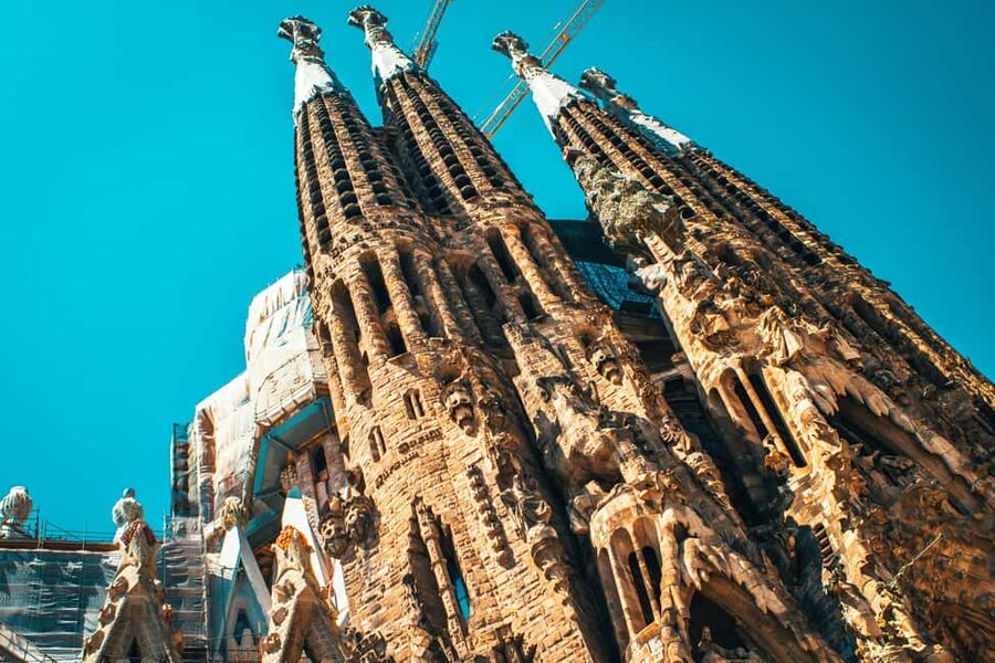 Barcelona: Sagrada Familia Guided Tour with Tickets - The apse and altar zone: where the guided route really lands