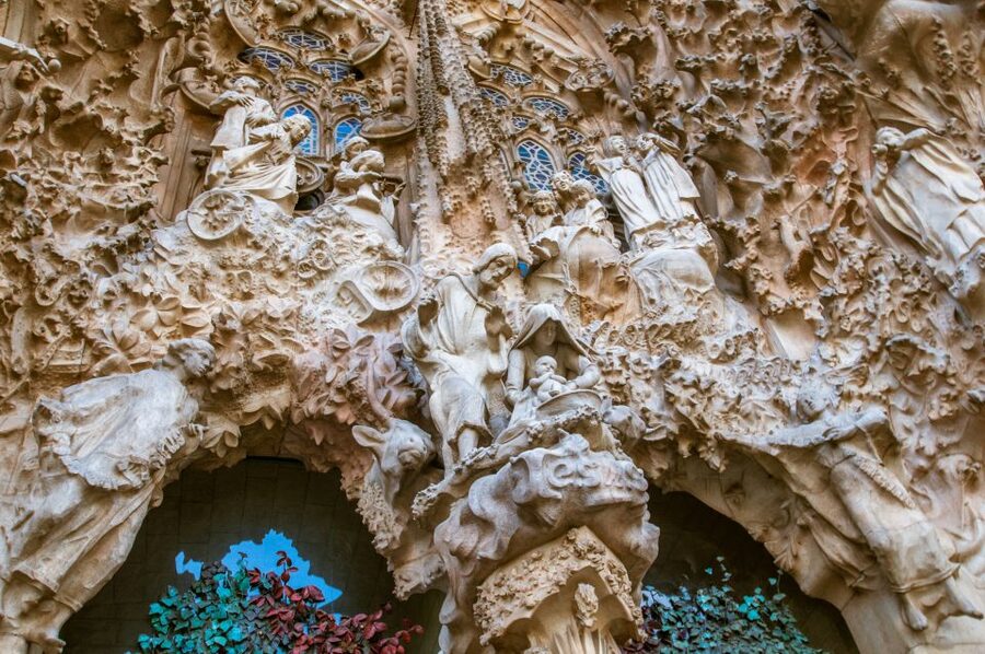Barcelona: Sagrada Familia Guided Tour with Tower Access - Should you book this Sagrada Familia tower tour?