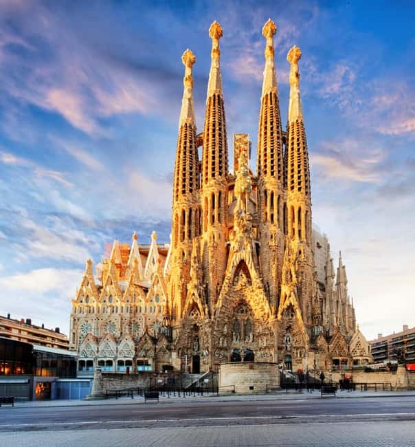 Barcelona: Sagrada Familia Guided Tour with Tower Access - Tower elevator access: big views, plus real constraints