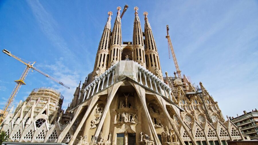 Barcelona & Sagrada Familia Half-Day Tour with Hotel Pickup - Key things that make this tour work well