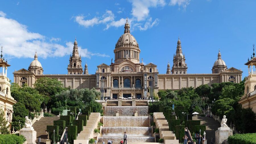 Barcelona & Sagrada Familia Half-Day Tour with Hotel Pickup - What you get from the guides (and why names matter)