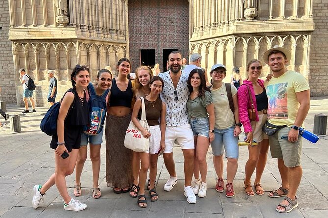 Barcelona: Sagrada Familia, Modernism and Gothic Quarter - Plaza de Catalunya Break and the Quick Old Town Shift