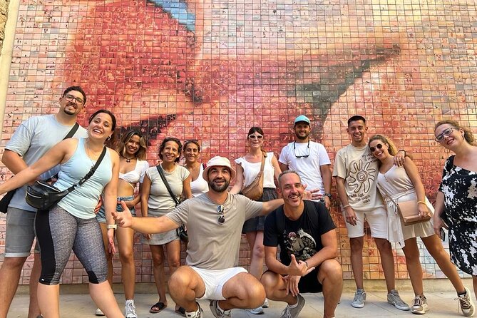 Barcelona: Sagrada Familia, Modernism and Gothic Quarter - Passeig de Gràcia and Modernism Explain-It-All Moments