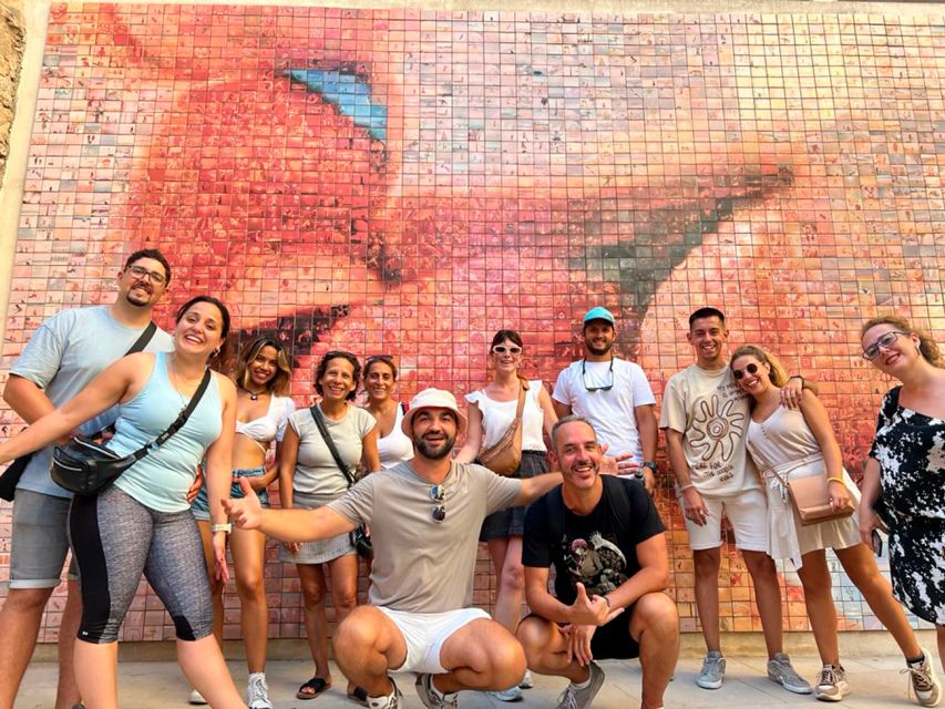 Barcelona: Sagrada Familia, Modernism, and Old Town Tour - Metro Hop: The Smart Shortcut Between Big Styles