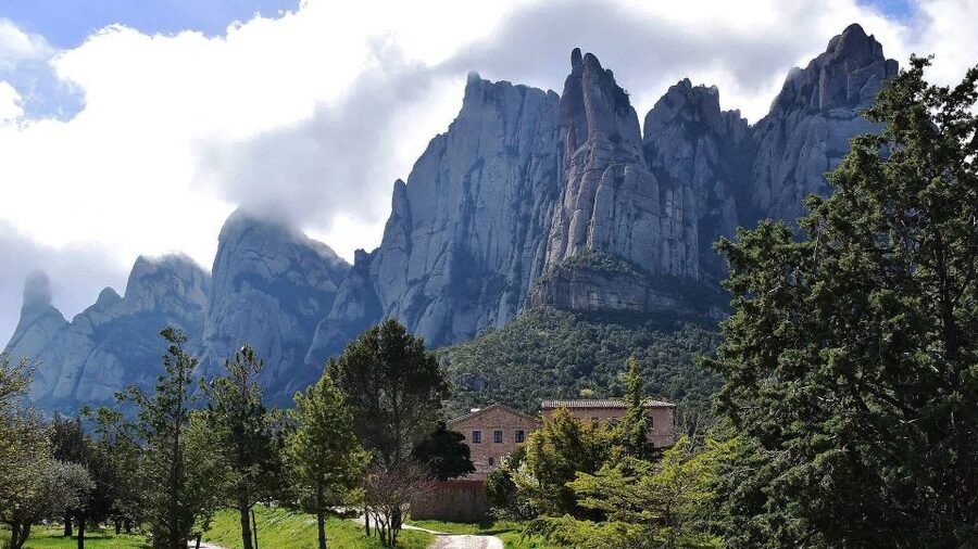 Barcelona: Sagrada Familia & Montserrat Full-Day with Pickup - Who should book this Barcelona and Montserrat day trip