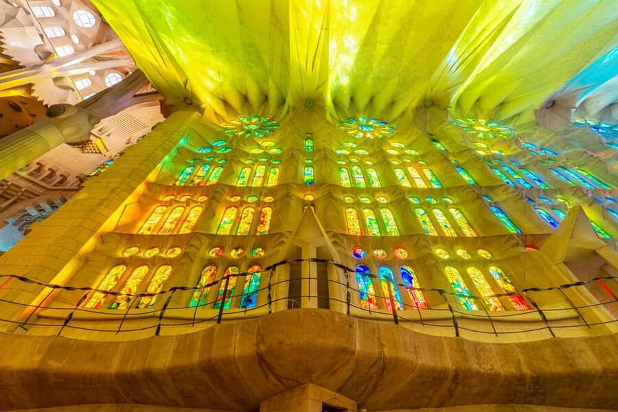 Barcelona: Sagrada Familia & Optional Park Guell Guided Tour - Fast-track tickets at the Sagrada Familia: what you gain