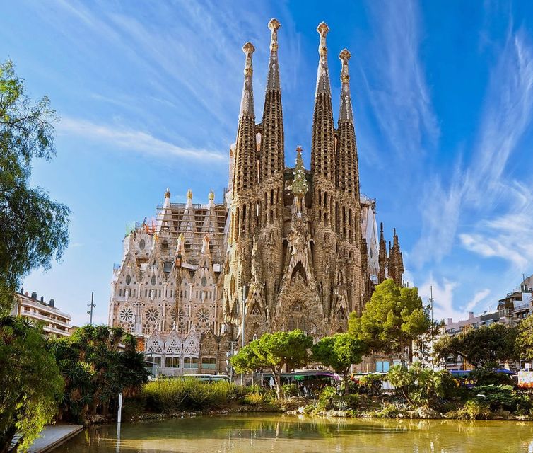 Barcelona: Sagrada Familia & Optional Park Guell Guided Tour - Small-group reality: fewer people, more control over your day