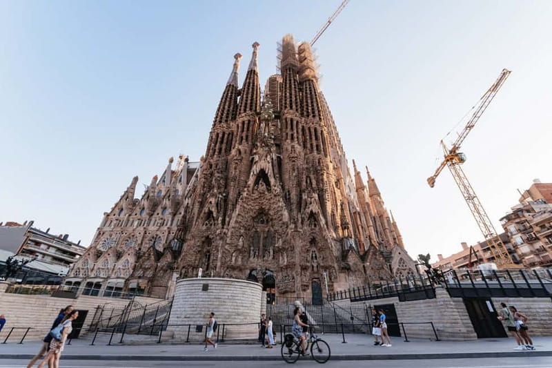 Barcelona: Sagrada Familia or City Tour by Bike or eBike - Eixample connecting ride: how the tour avoids getting you stuck