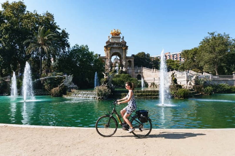 Barcelona: Sagrada Familia or City Tour by Bike or eBike - Parc de la Ciutadella: green break and a fountain worth slowing for