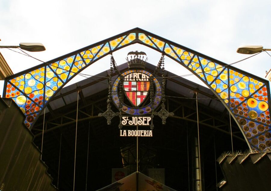 Barcelona: Sagrada Familia, Park Güell & Gothic Quarter Tour - Gothic Quarter and El Born walking: churches, lanes, and real atmosphere