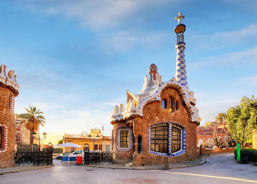Barcelona: Sagrada Familia & Park Güell Guided Tour & Ticket - Entering Sagrada Familia Like You Actually Understand It
