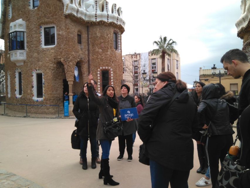 Barcelona: Sagrada Familia & Park Güell Guided Tour & Ticket - Park Güell on Carmel Hill: Tiles, Mosaics, and Walkable Weirdness