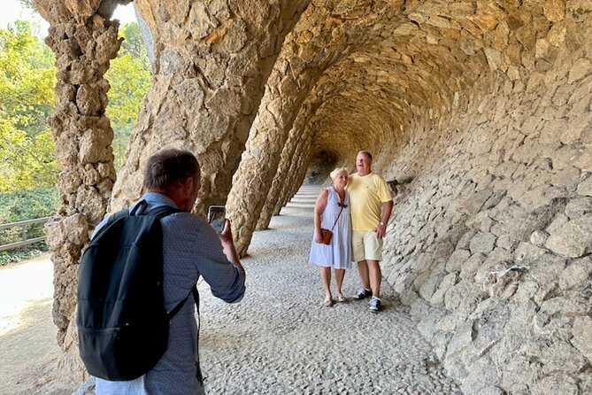 Barcelona: Sagrada Familia & Park Guell Guided Tour + Transfer - The Transfer Break: Time to Reset Before the Sagrada Família