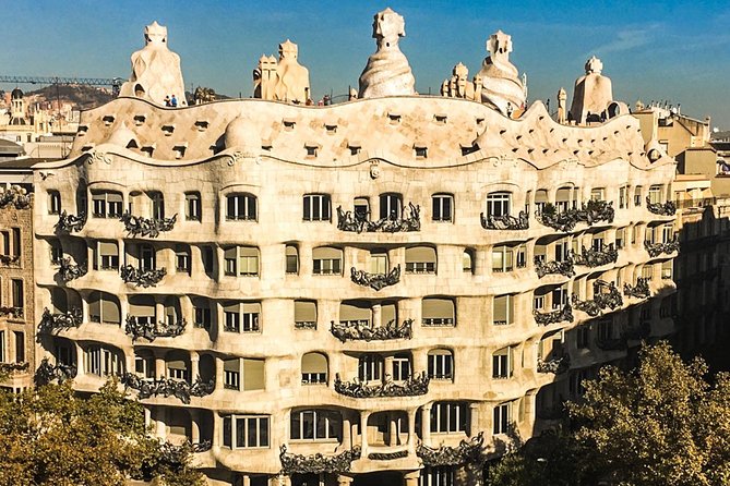 Barcelona: Sagrada Familia, Park Guell & Tapas Private Tour - Park Güell Tickets: What You Get When the Guide Doesn’t Walk Inside