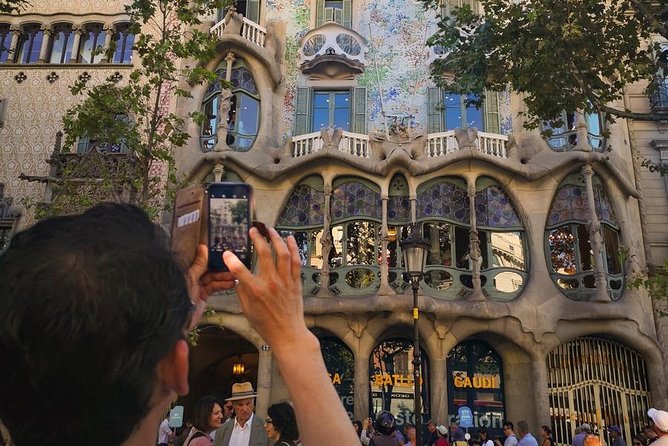 Barcelona: Sagrada Familia, Park Guell & Tapas Private Tour - Sagrada Família for 90 Minutes: Official Expert or Audio Guide