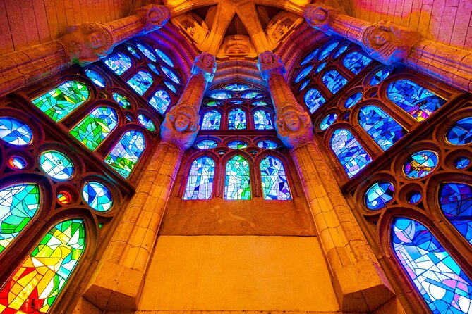 Barcelona: Sagrada Familia Priority Access & Guided Tour - Entering the Basilica Without the Line Chaos at Av. de Gaudí 2