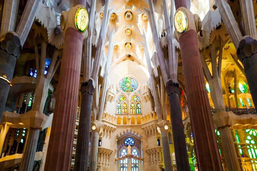 Barcelona: Sagrada Familia Priority Access & Guided Tour - The Photo Stop and Free Time: How to Use the 75 Minutes Well