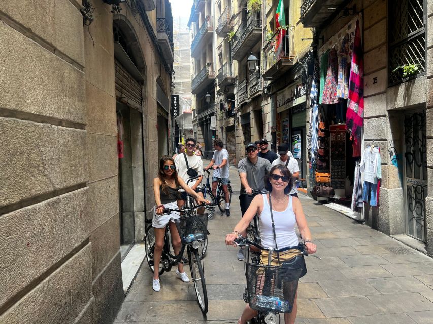 Barcelona: Sagrada Familia Private E-Scooter Tour - Port Vell and the sea edge: where views change fast
