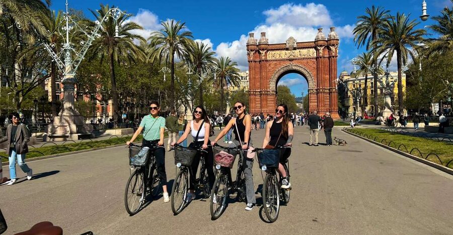 Barcelona: Sagrada Familia Private E-Scooter Tour - Scooter Bike BCN start: easy meeting, big convenience