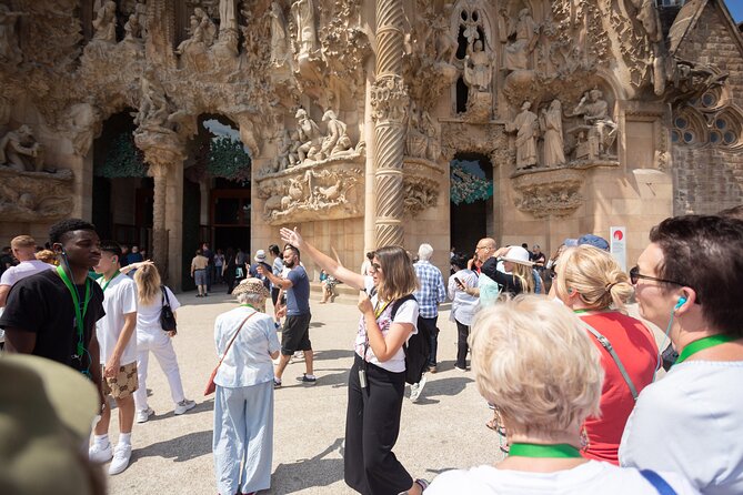 Barcelona: Sagrada Familia Semi-Private Guided Tour - La Sagrada Familia: the guided interior you’ll actually remember