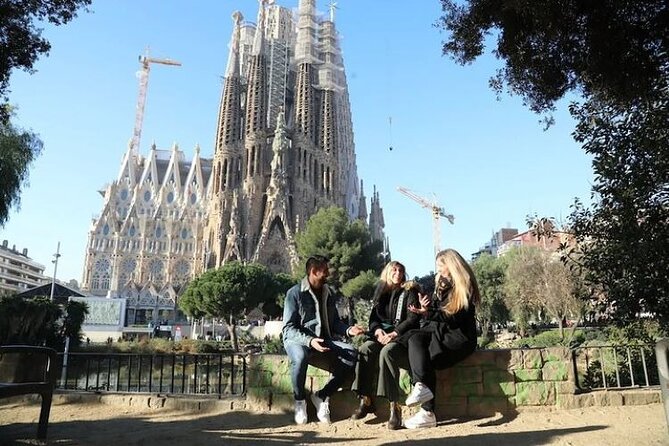 Barcelona: Sagrada Familia Skip The Line Insider Guided Tour - Inside the Basilica in 90 Minutes: What Your Guide Will Help You See