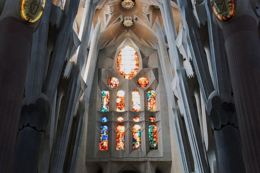 Barcelona: Sagrada Família Skip the Line Tour & Entry Ticket - Pasión Façade and the Feel of Contrasts