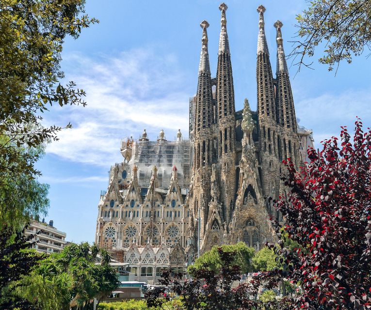 Barcelona: Sagrada Família Skip the Line Tour & Entry Ticket - What Makes This Tour Worth the Ticket: Context for a Work in Progress