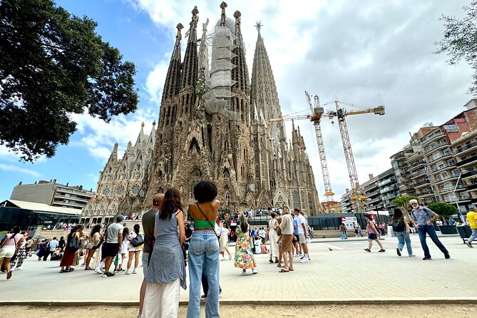 Barcelona: Sagrada Familia Small Group Guided Tour - Key things that make this Sagrada Familia tour worth your time