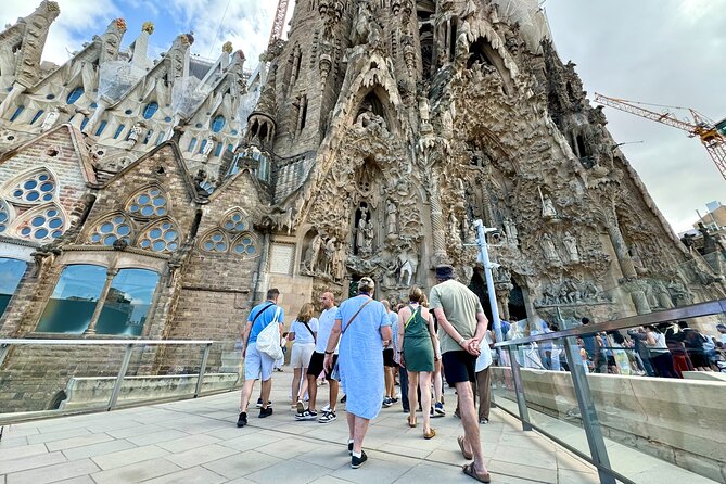 Barcelona: Sagrada Familia Small Group Guided Tour - The guided visit inside Sagrada Familia: what you’ll focus on