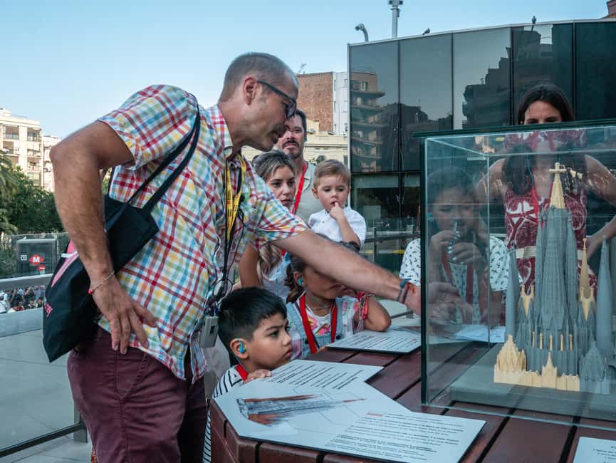 Barcelona: Sagrada Familia Small Group Tour for Kids - Inside the Basilica: Light, Rainbows, and the Color Challenge