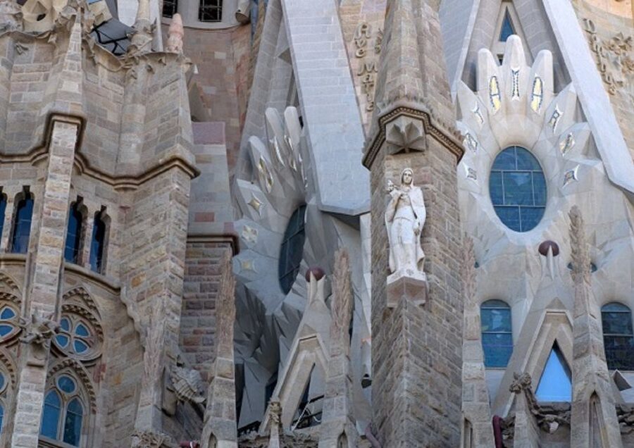 Barcelona: Sagrada Familia Tour of the Facades in German - Key Points You’ll Actually Care About