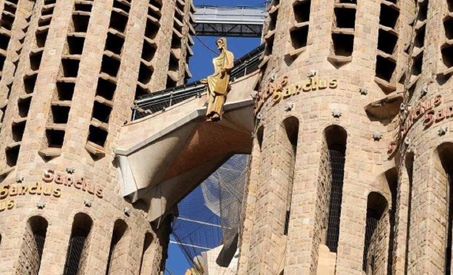 Barcelona: Sagrada Familia Tour of the Facades in German - A Quick Practical Reality Check