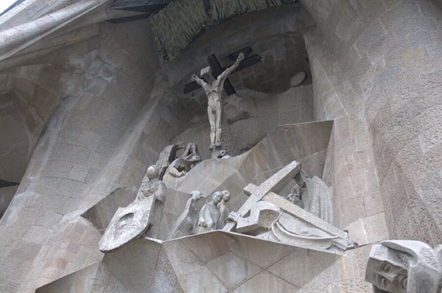 Barcelona: Sagrada Familia Tour of the Facades in German - Who This Tour Suits Best (and Who Might Want Something Else)
