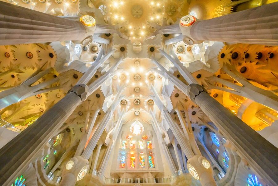 Barcelona: Sagrada Familia Tour & Optional Tower Visit - Entering Sagrada Familia Without Losing the Thread