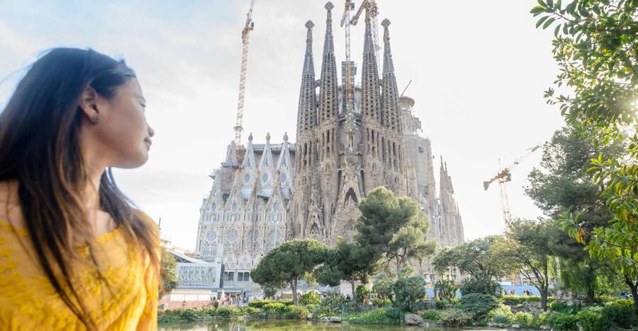 Barcelona: Sagrada Familia Tour & Optional Tower Visit - The 90-Minute Guided Tour Inside: Light, Symbols, and the Unfinished Genius