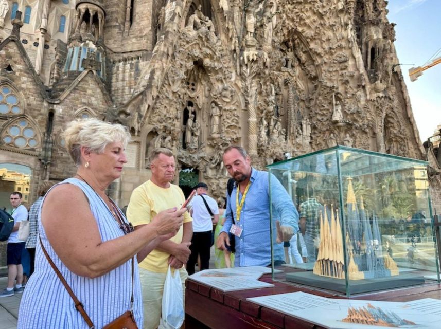 Barcelona: Sagrada Família Tour with Skip-the-Line Access - Guided Portion vs Free Time: Use It Strategically