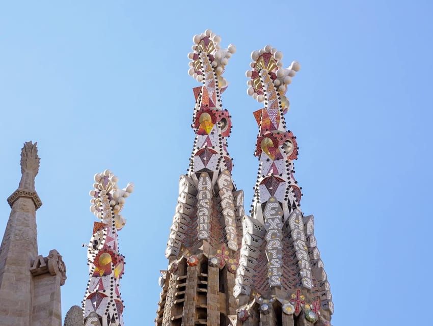 Barcelona: Sagrada Familia with Towers and Park Güell Tour - Inside Sagrada Família: 70-Meter Vaults and the Detail You’ll Miss Without a Guide