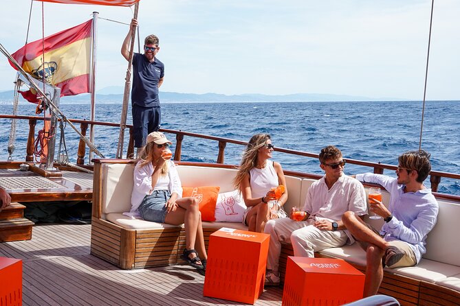 Barcelona Sailing Cruise by Aperol Spritz - Getting on board at Moll de les Drassanes