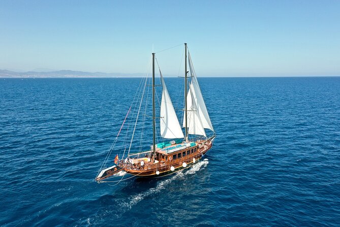 Barcelona Sailing Cruise by Aperol Spritz - Bar service: how to handle snacks and extra drinks