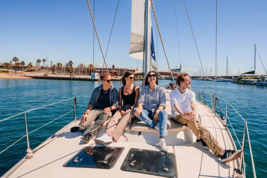 Barcelona: Sailing tour with open bar and aperitive - First 45 minutes of sailing: skyline views with a sea breeze