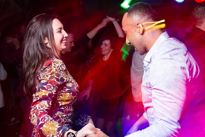 Barcelona Salsa Lovers Dance Experience - The lesson part: learning basics and more, based on your level