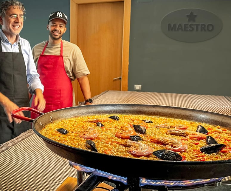 Barcelona: Seafood Paella ★Maestro★ & Tapas & Sangria - Hosts and teaching style: what the positive feedback reveals